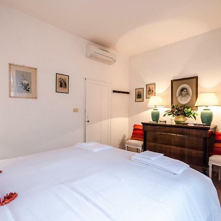 Lupari Apartment, Palazzo Storico Sotto Le Due Torri Болоня Екстериор снимка