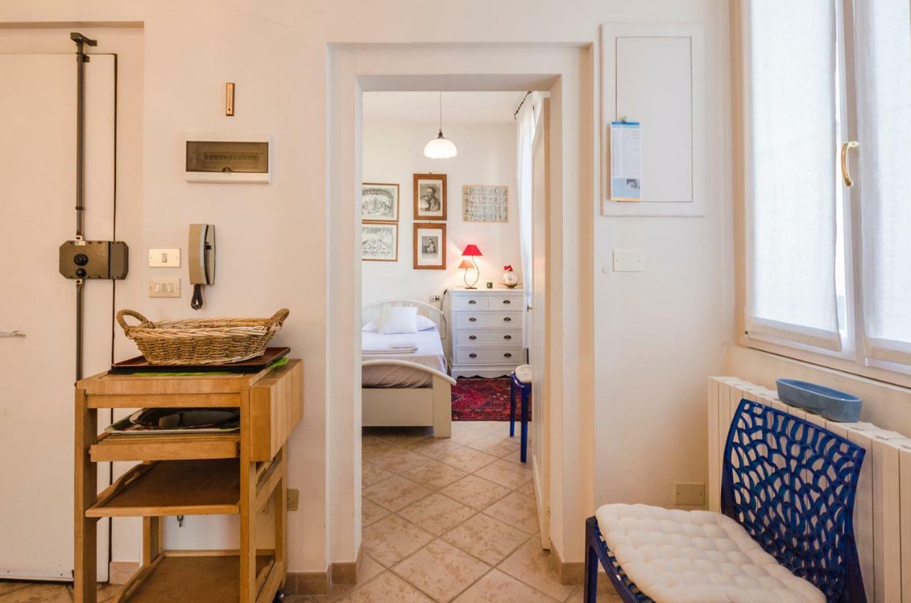 Lupari Apartment, Palazzo Storico Sotto Le Due Torri Болоня Екстериор снимка