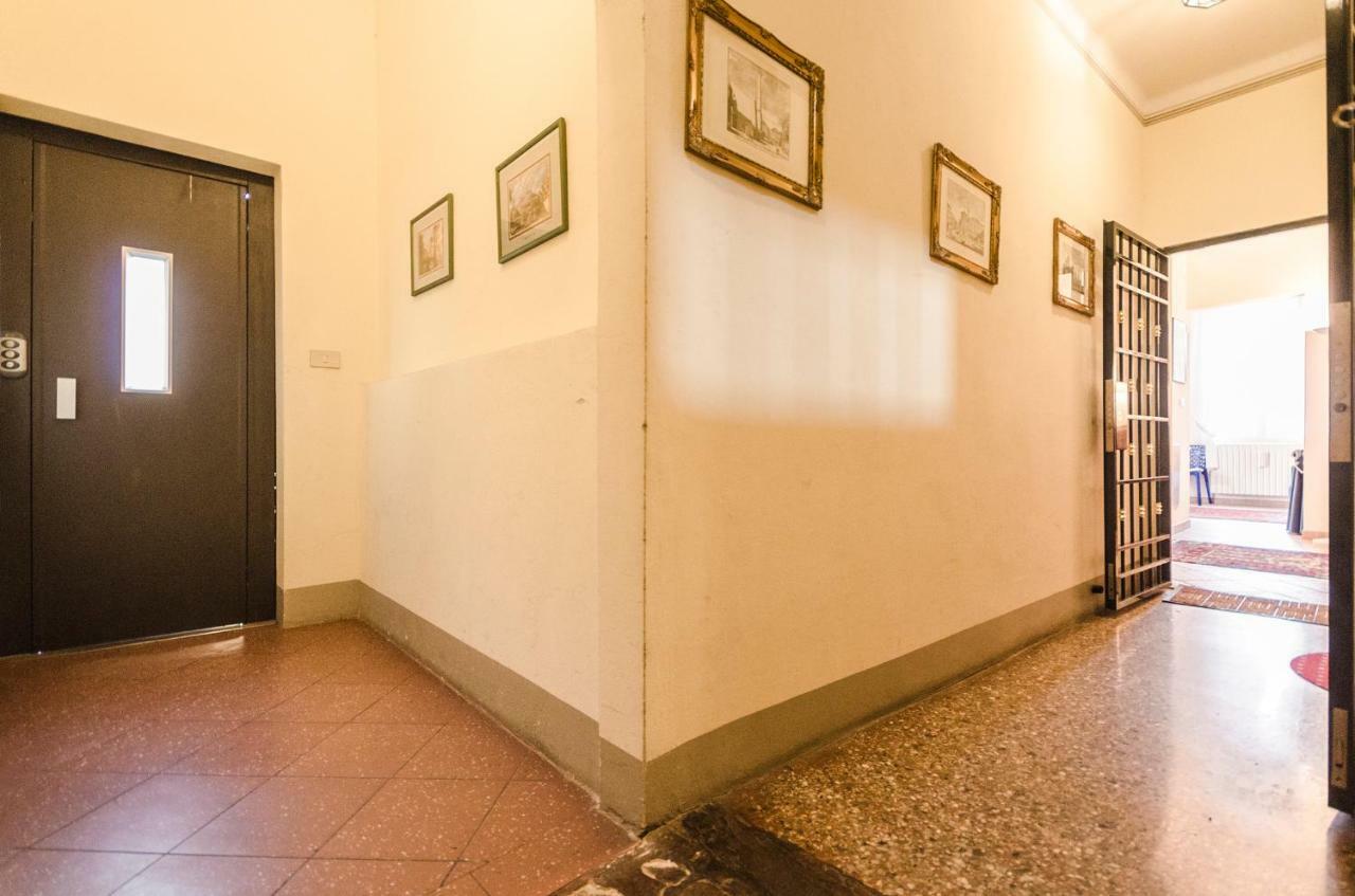 Lupari Apartment, Palazzo Storico Sotto Le Due Torri Болоня Екстериор снимка