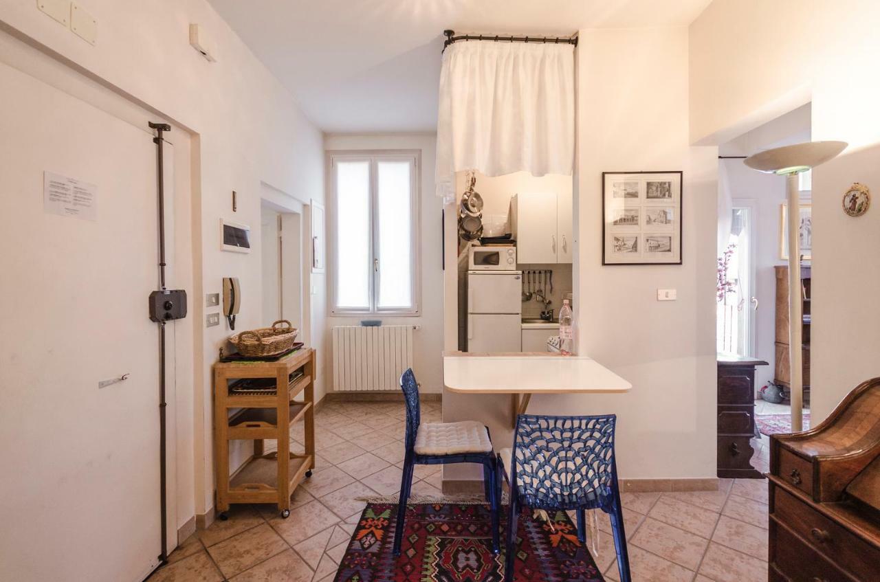 Lupari Apartment, Palazzo Storico Sotto Le Due Torri Болоня Екстериор снимка