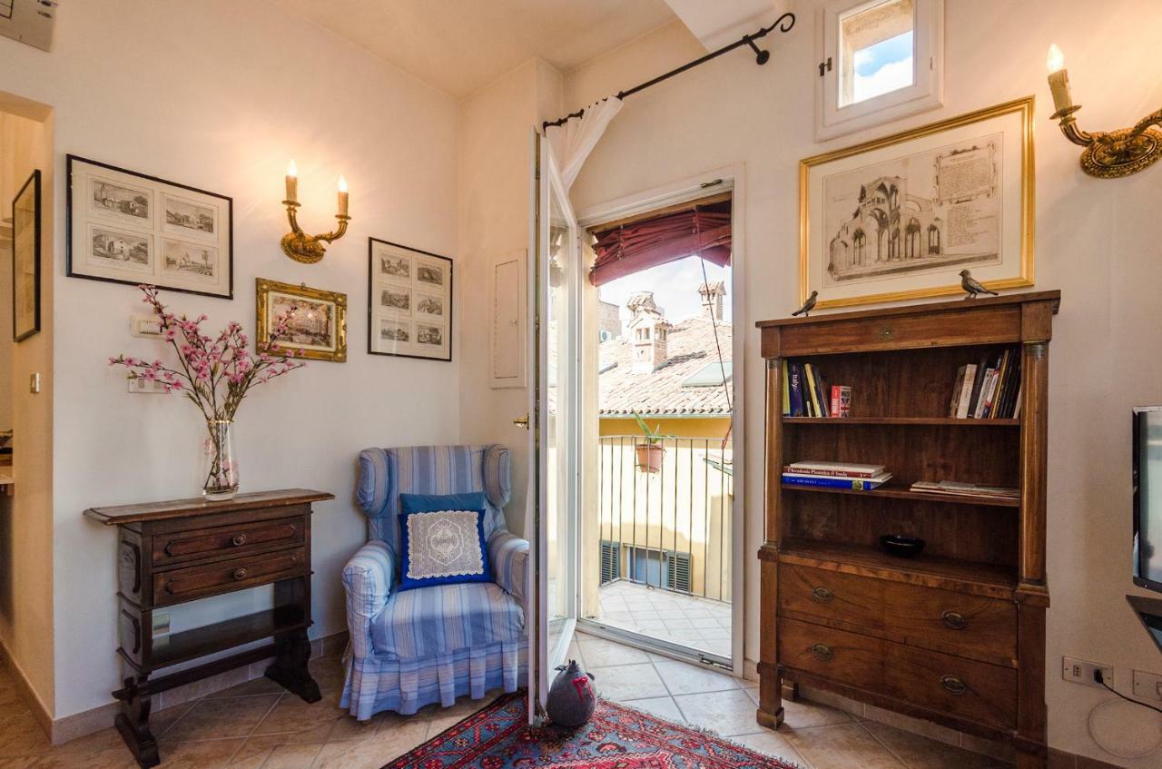 Lupari Apartment, Palazzo Storico Sotto Le Due Torri Болоня Екстериор снимка