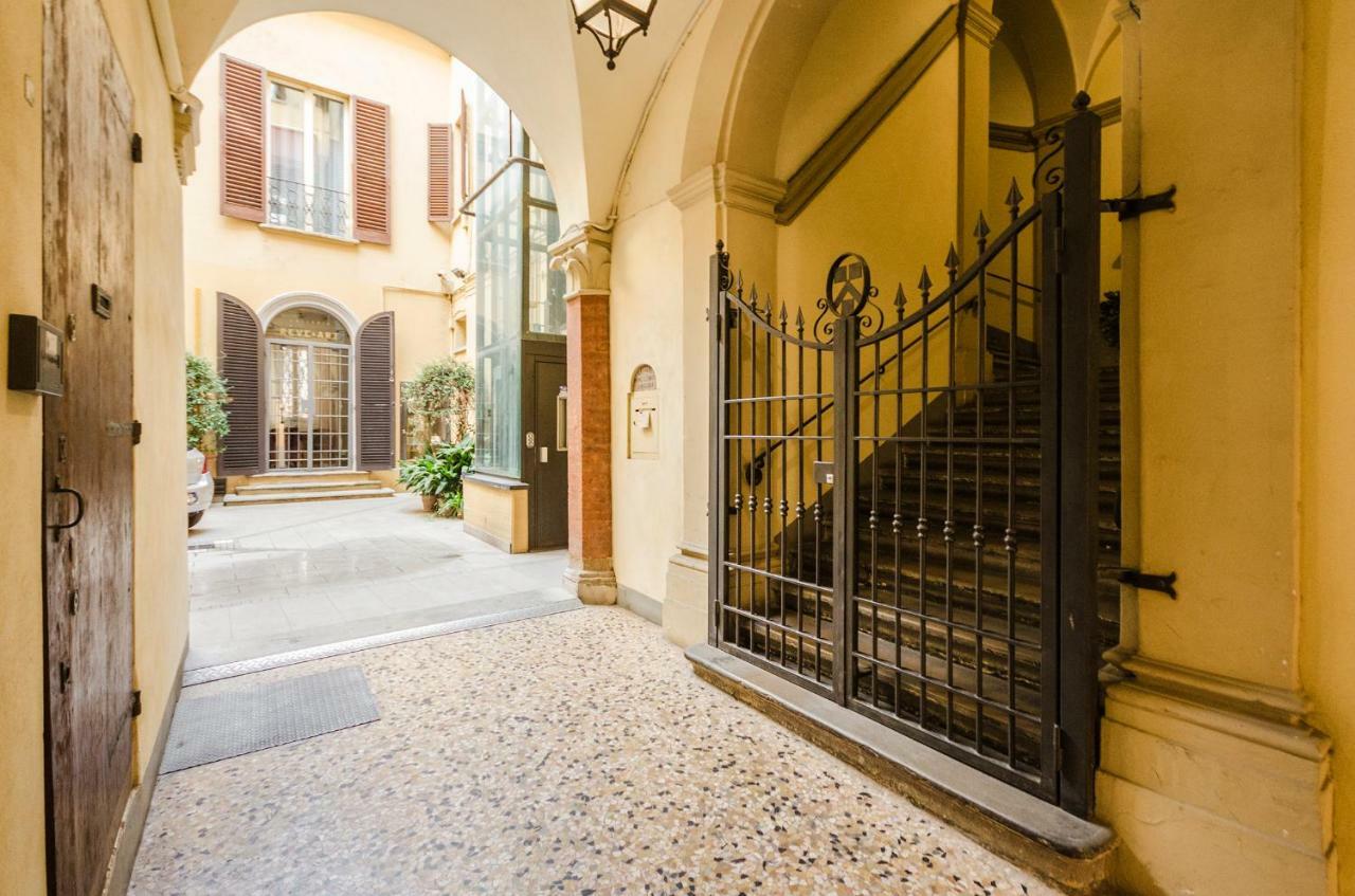 Lupari Apartment, Palazzo Storico Sotto Le Due Torri Болоня Екстериор снимка